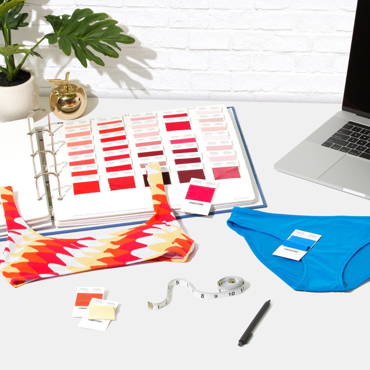 Photo of Ffs200 Pantone Fashion Home Interiors Polyester Swatch Book Lifestyle_1